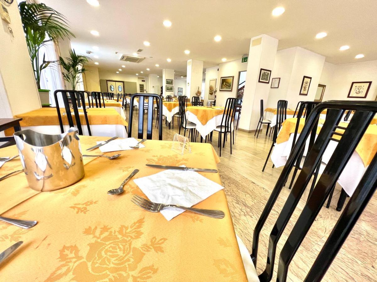 Hotel B&B Montecarlo Milano Marittima Dış mekan fotoğraf